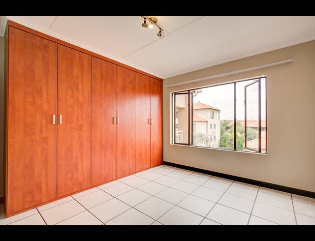 2 BEDROOM PENTHOUSE FOR SALE IN SUNNINGHILL
